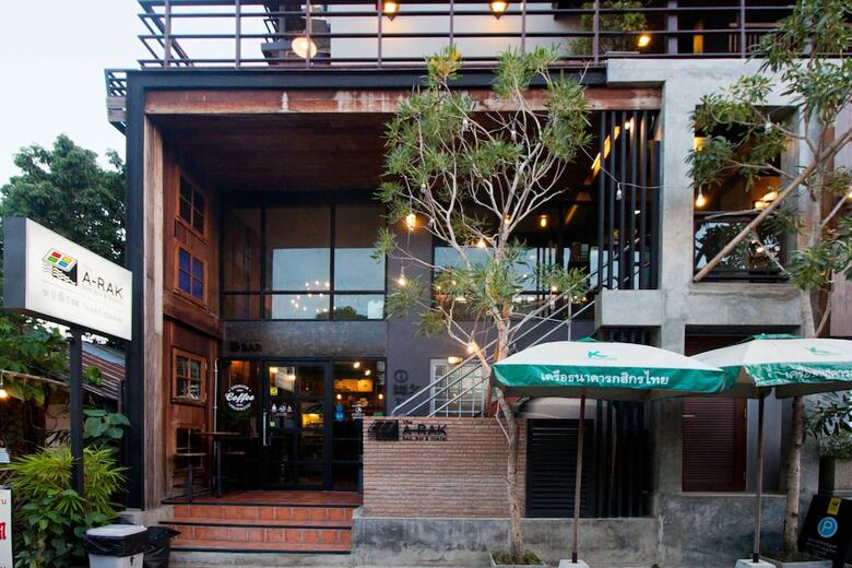 Hostal The Arak Bed Bar And Hostel