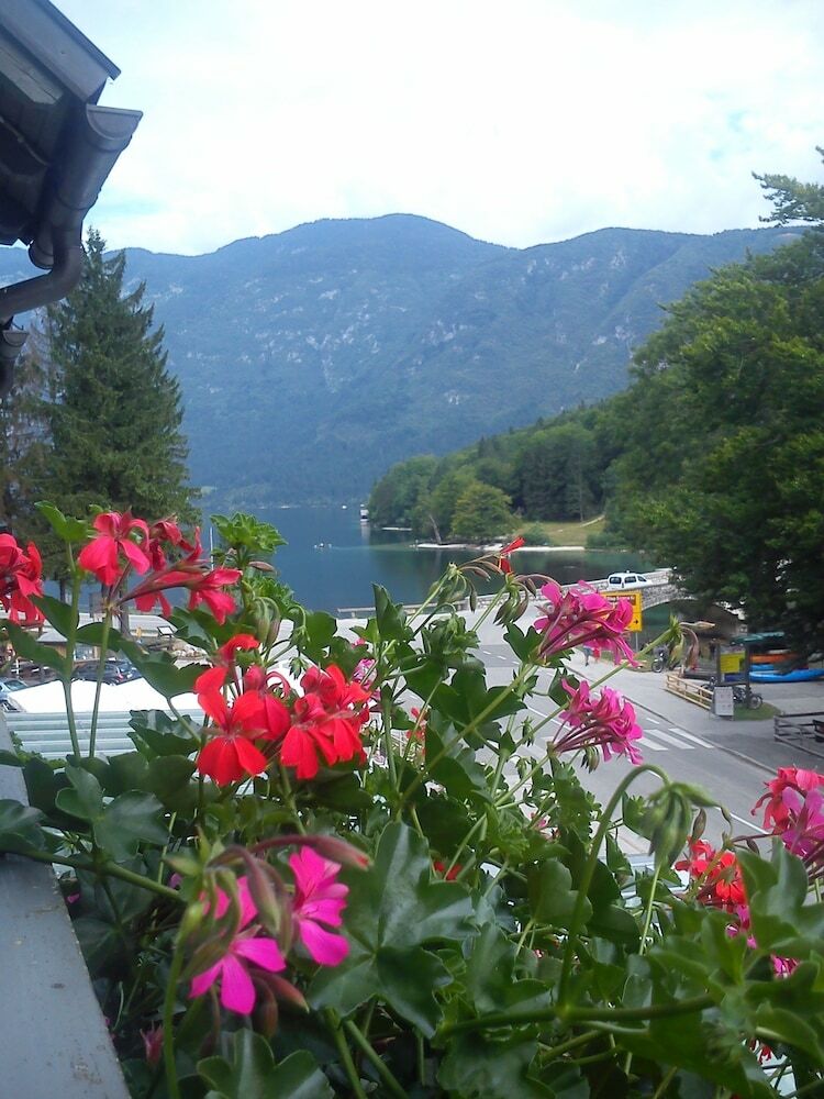 Hotel Jezero
