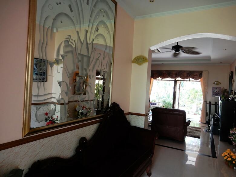 Relaxing Palm Pool Villa