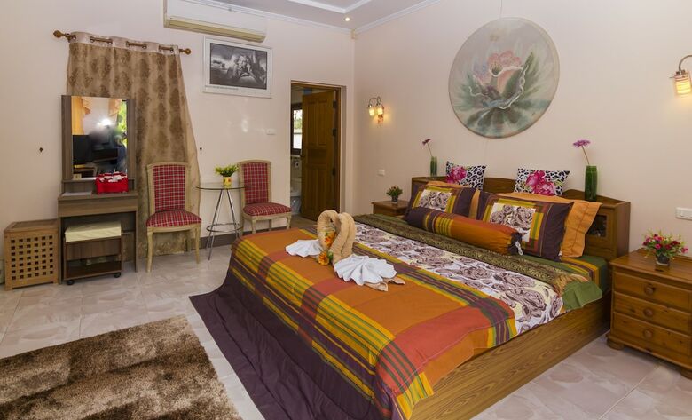 Relaxing Palm Pool Villa
