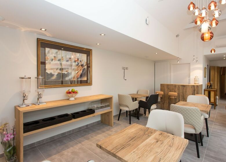 Hotel H�tel Au Charme Rabelaisien
