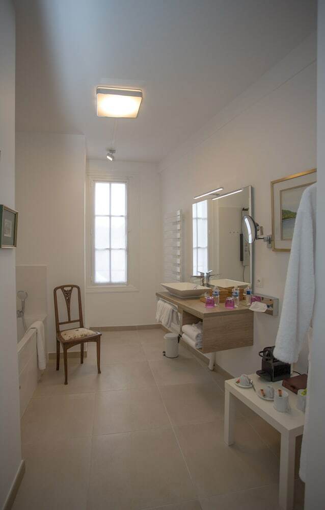 Hotel H�tel Au Charme Rabelaisien