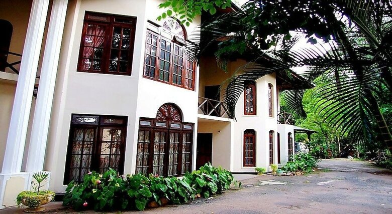 Hotel Tree Breeze Inn