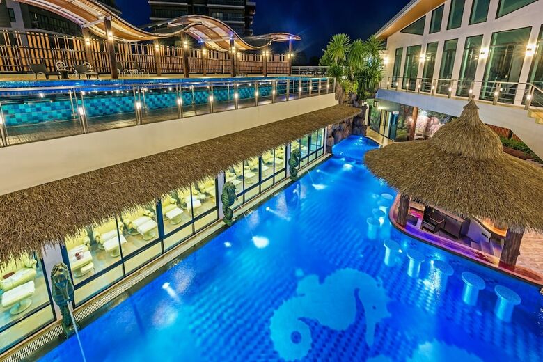 Hotel Chalong Miracle Lakeview Resort & Spa