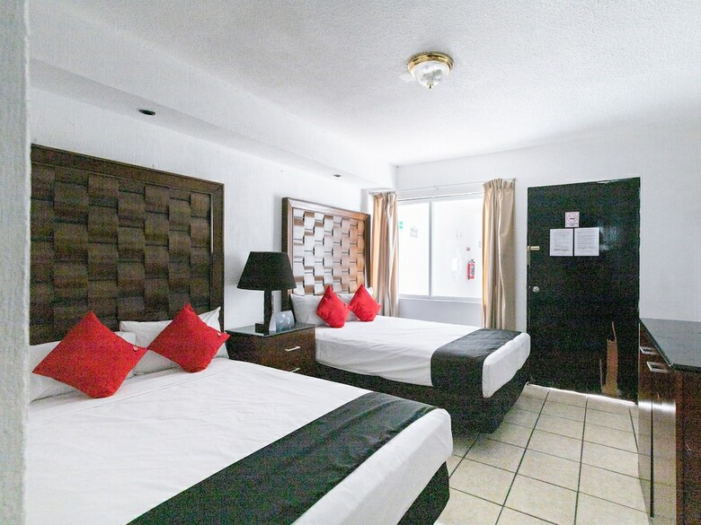 Hotel Capital O Zona Dorada Inn