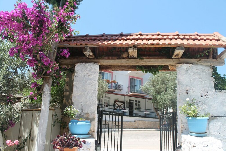 Lizo Hotel