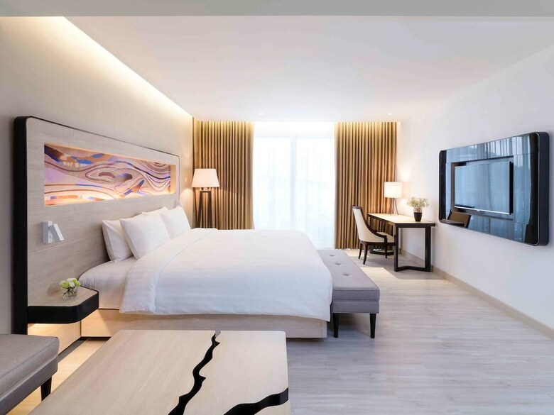 Novotel Phuket City Phokeethra Hotel