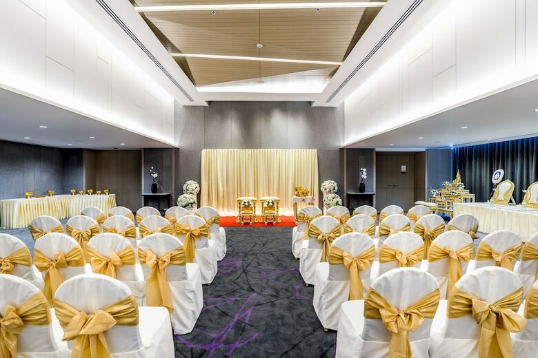 Novotel Phuket City Phokeethra Hotel