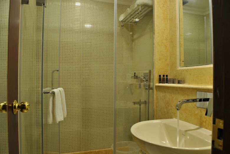 Dynasty Hotel