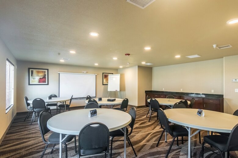 Hotel Cobblestone Inn & Suites - Lakin