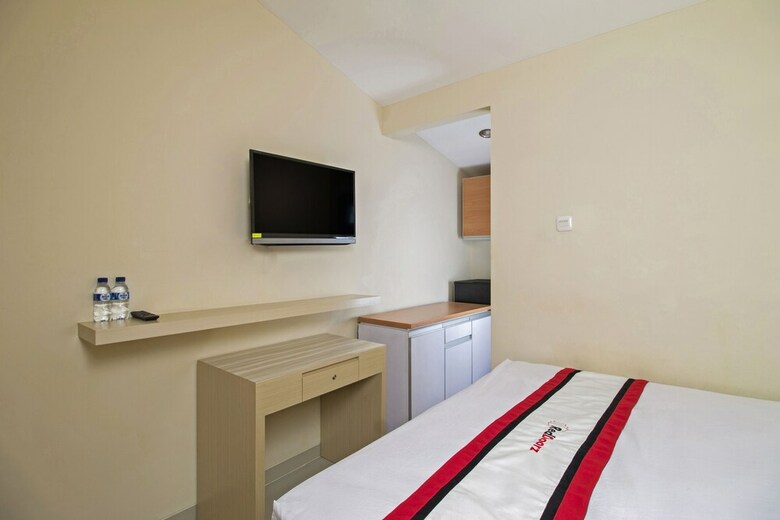 Hotel Reddoorz Plus @ Setiabudi Tengah