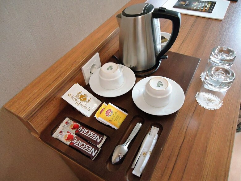 Golden Lounge Hotel