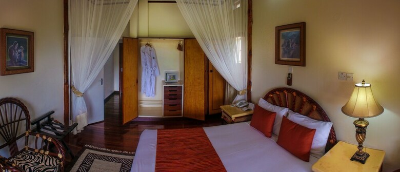Posada Mweya Safari Lodge