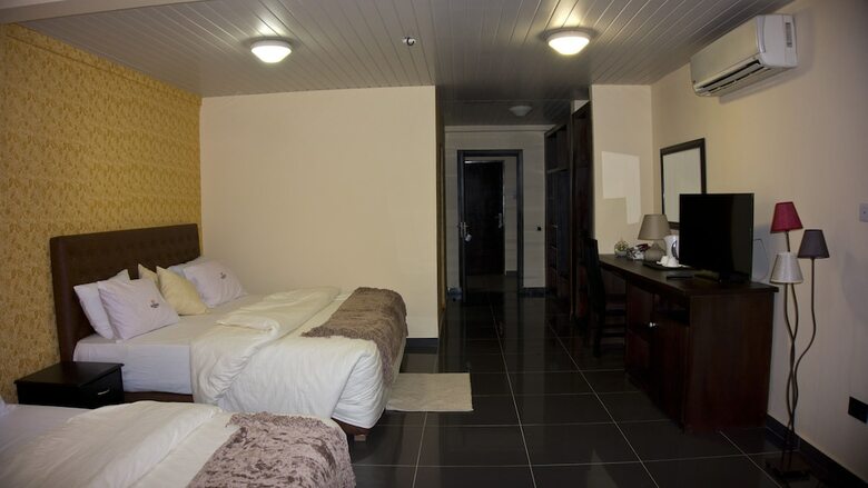 M Suites Hotel