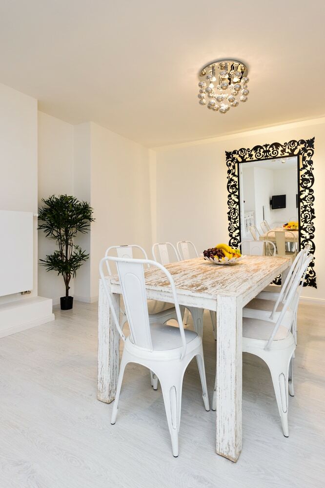 Empirent Mucha Apartments