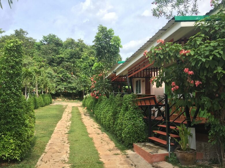 Hotel Baan Ing Khao Resort