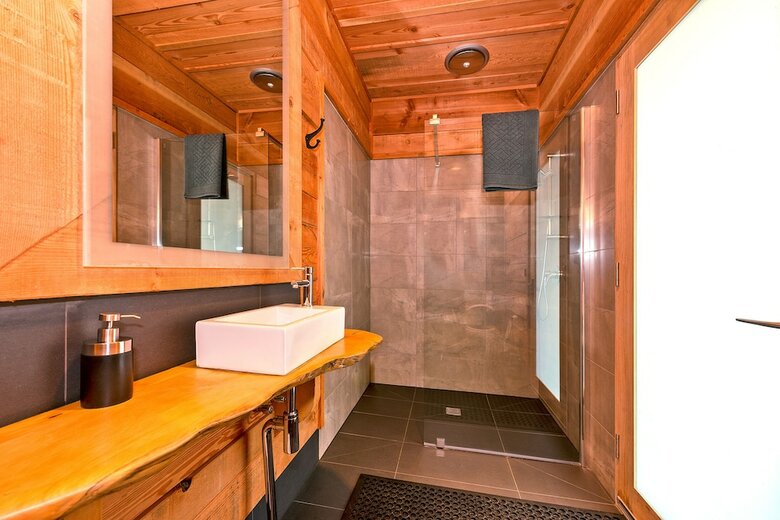 Bruny Island Lodge