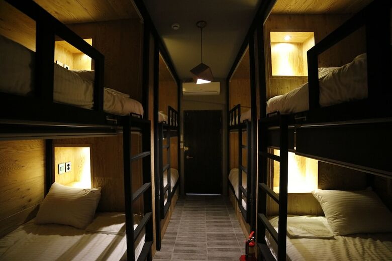 Hostal The Bay Guesthouse - Hostel