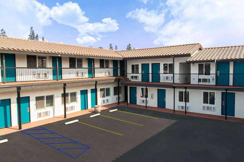 Magnolia Tree Hotel