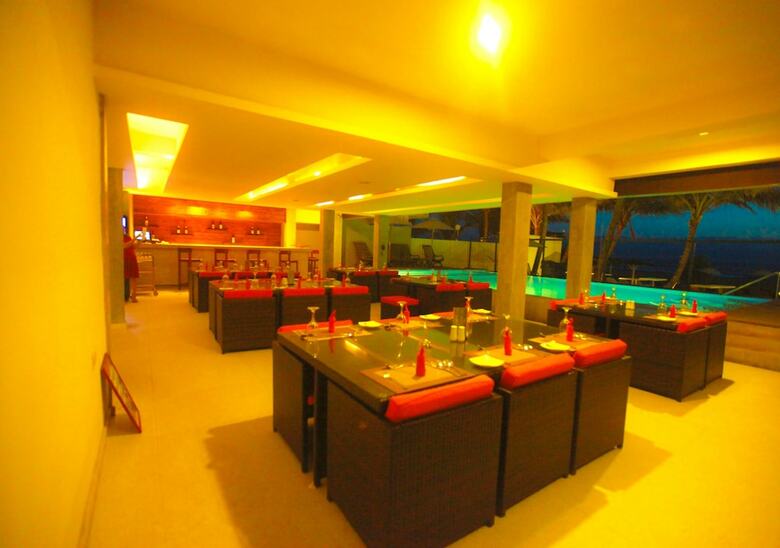 Beacon Beach Hotel