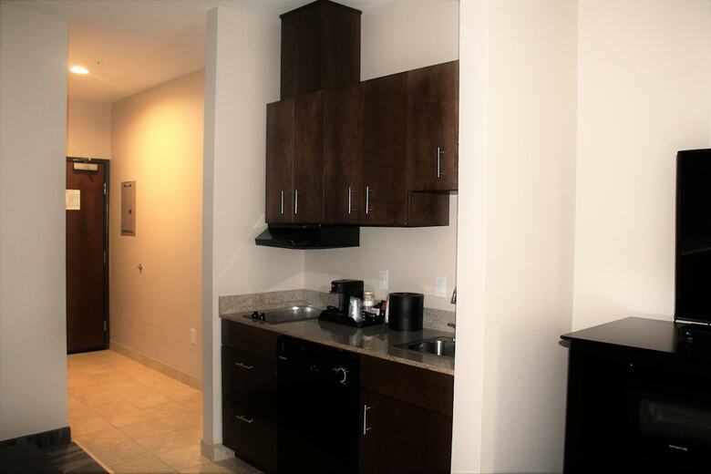 Best Western Plus Denver City Hotel And Suites
