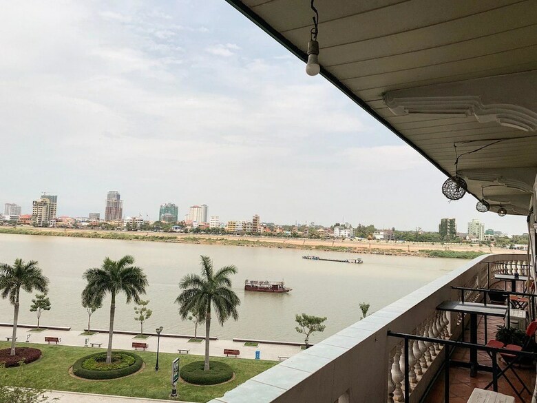 River Star Hotel