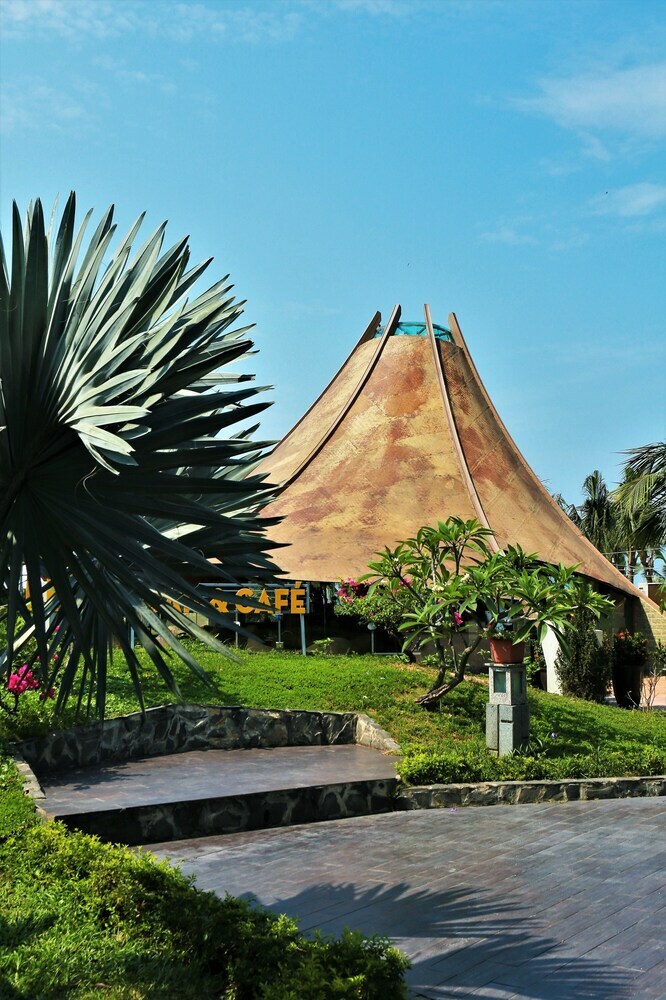 Hotel Bao Ninh Beach Resort