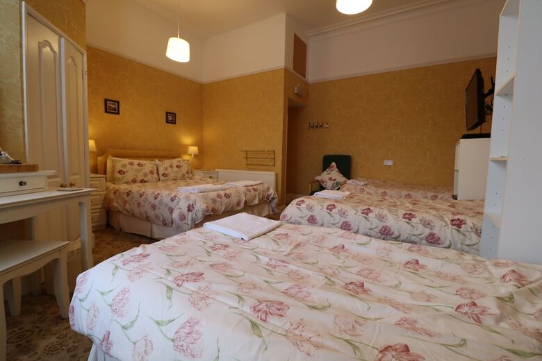 Raincliffe Hotel