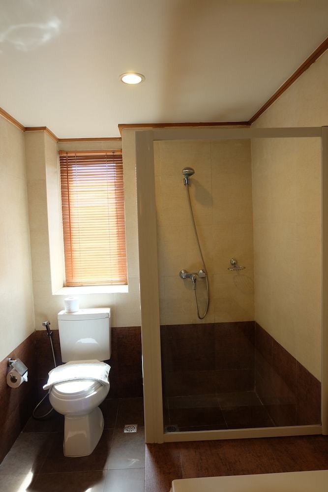 Hotel Green Mansion & Service Apartment