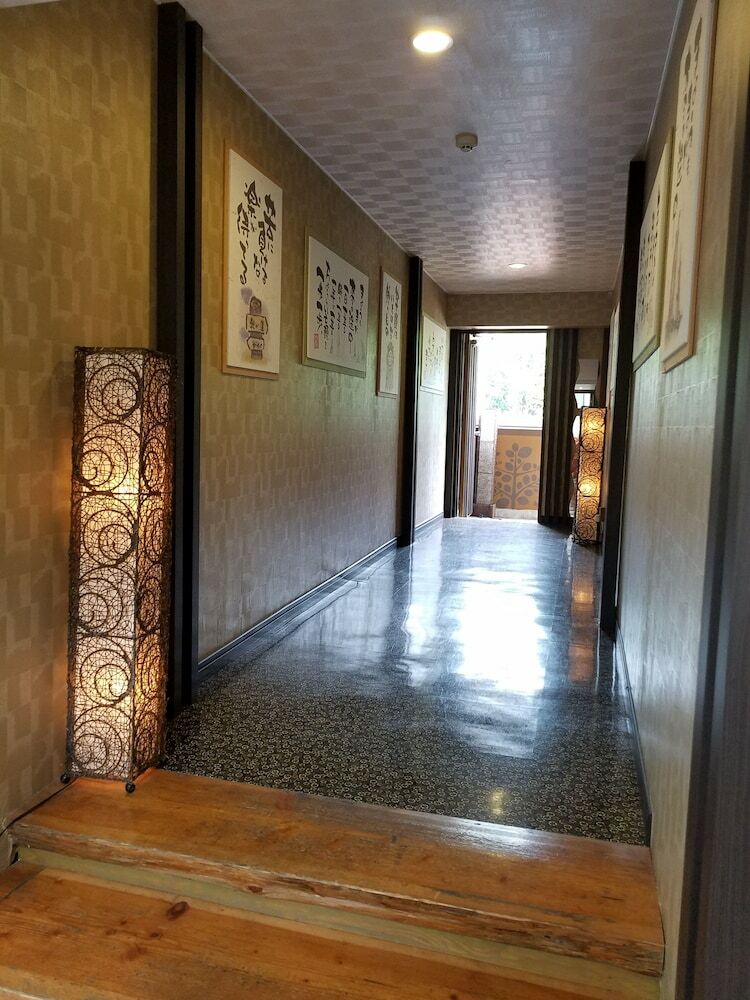 Yufuin Besso Shikisai Hotel