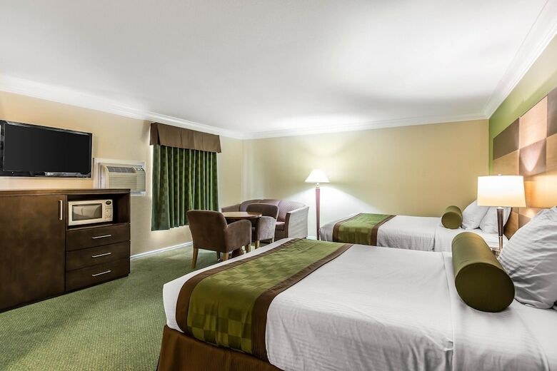 Hotel Rodeway Inn & Suites Canyon Lake I-15