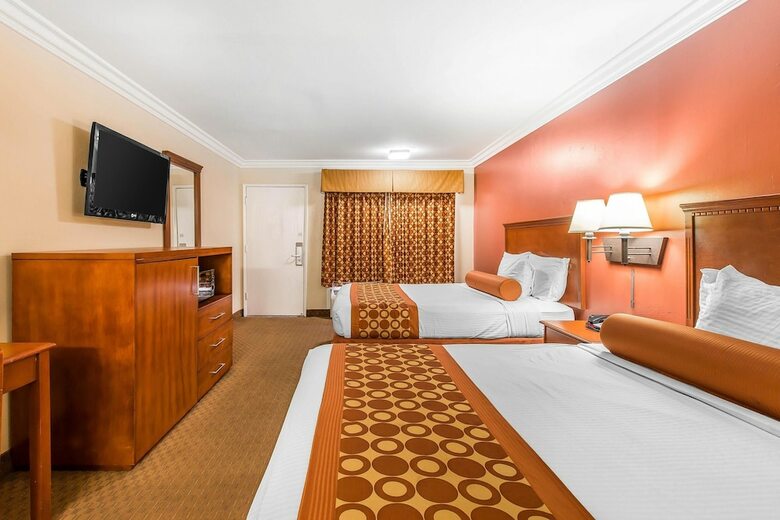 Hotel Rodeway Inn & Suites Canyon Lake I-15