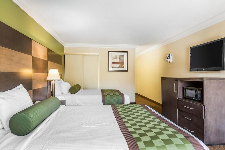 Hotel Rodeway Inn & Suites Canyon Lake I-15