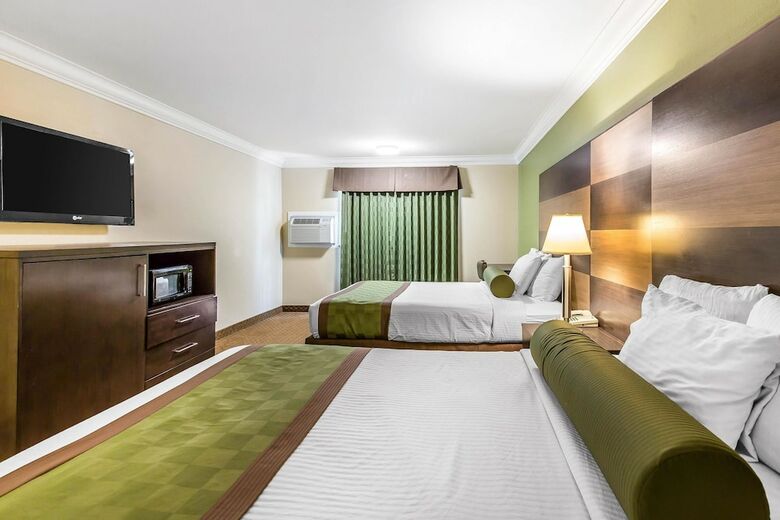 Hotel Rodeway Inn & Suites Canyon Lake I-15