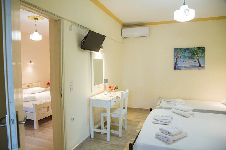 Aparthotel Aristides Studios