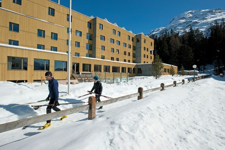 Hostal Youth Hostel St. Moritz