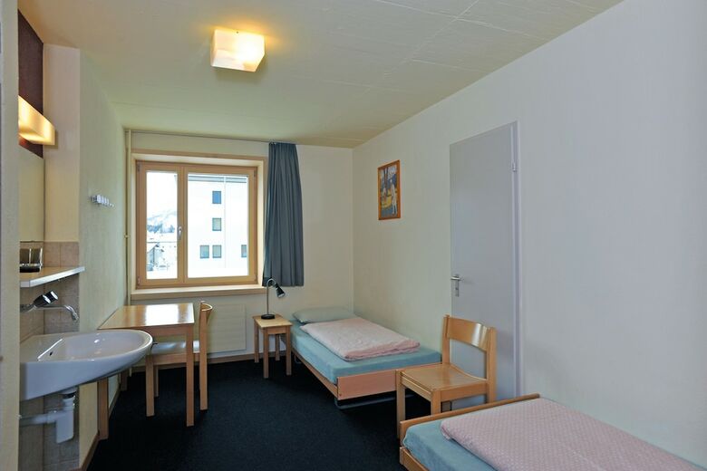 Hostal Youth Hostel St. Moritz