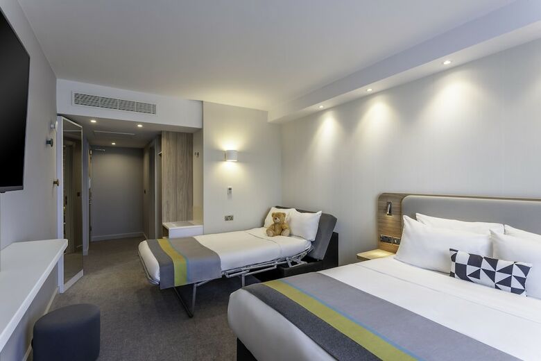 Holiday Inn Express Hotel Dublin Airport