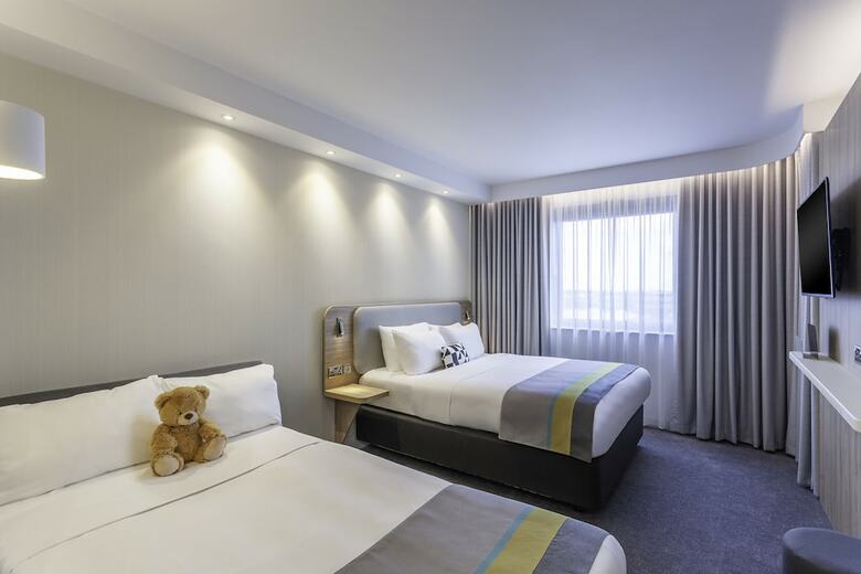 Holiday Inn Express Hotel Dublin Airport