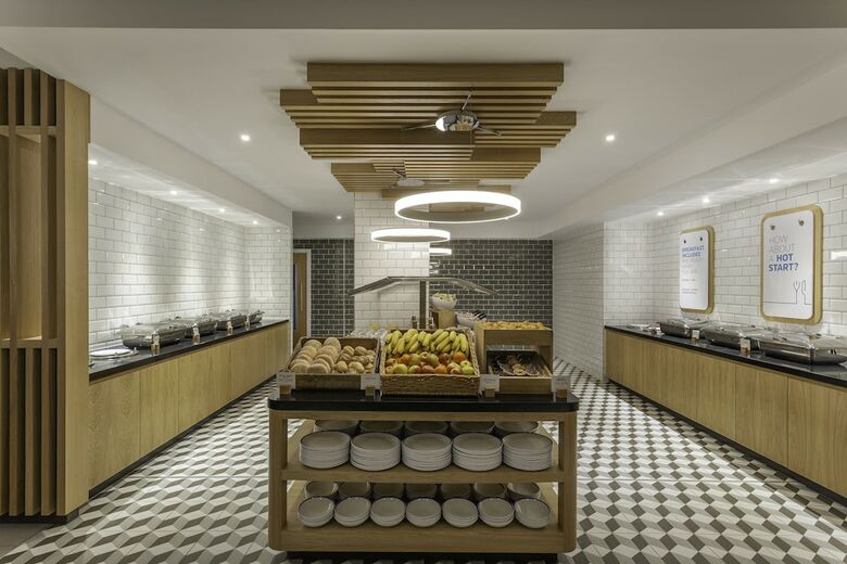 Holiday Inn Express Hotel Dublin Airport