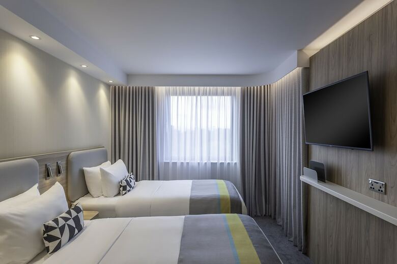 Holiday Inn Express Hotel Dublin Airport