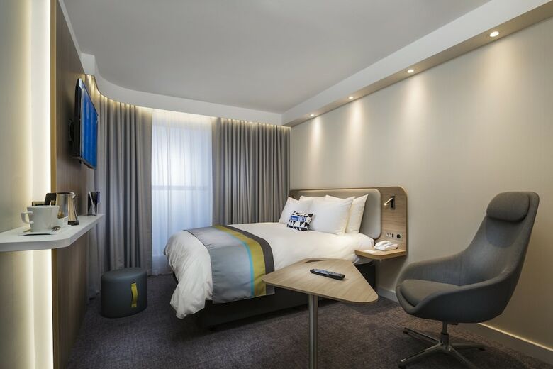 Holiday Inn Express Hotel Dublin Airport