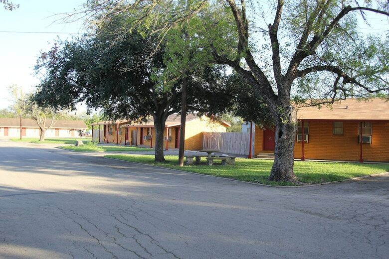 Motel Lakeside Inn & Suites