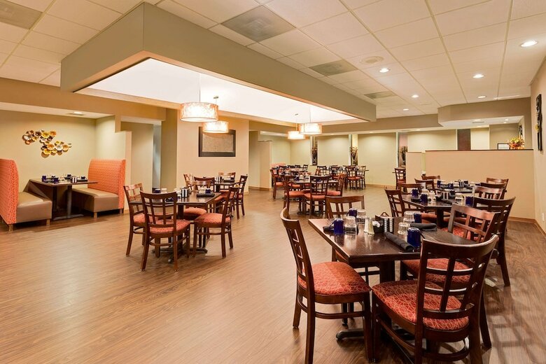 Hotel Ramada By Wyndham Marquette
