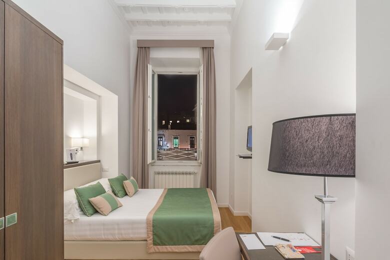 Hotel Les Diamants Spanish Steps Suite