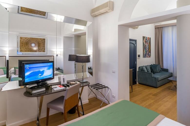 Hotel Les Diamants Spanish Steps Suite