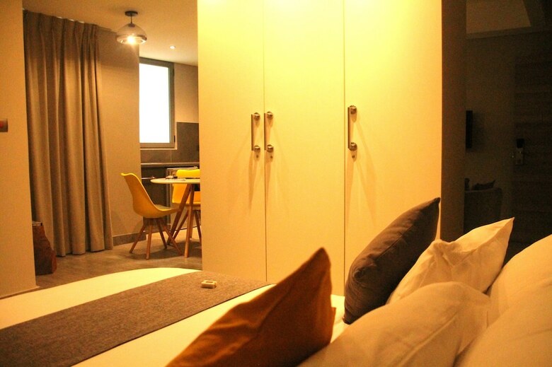 Urbano Hotel By Roots