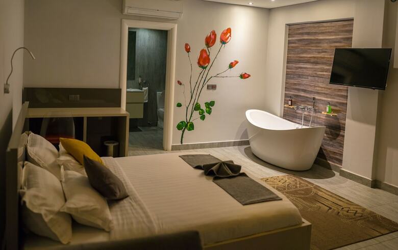 Urbano Hotel By Roots