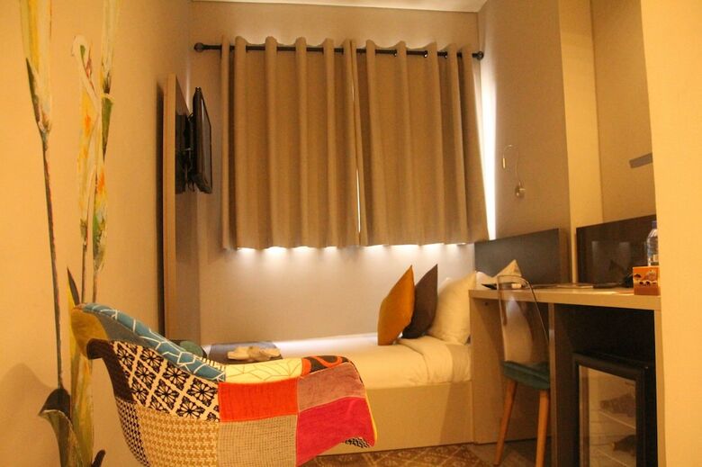 Urbano Hotel By Roots