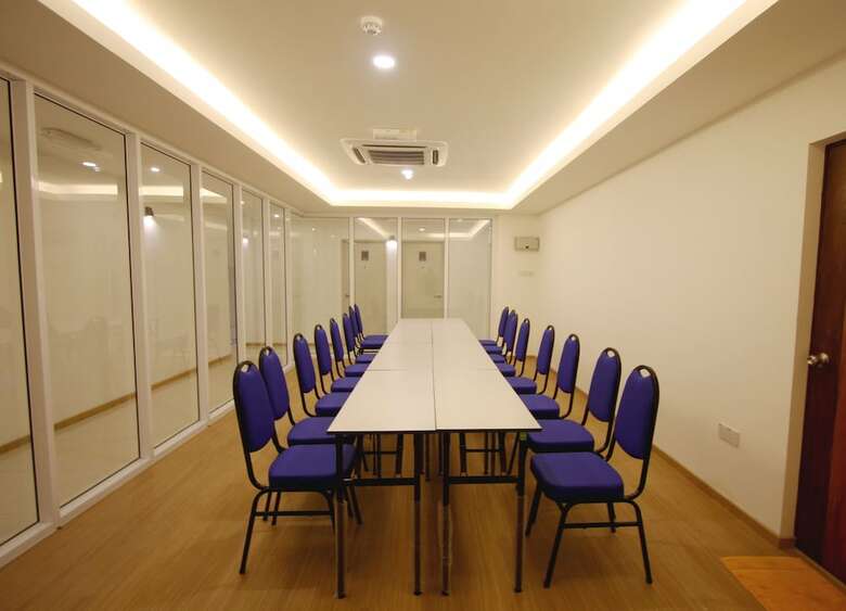 Place2stay Business Hotel - Waterfront